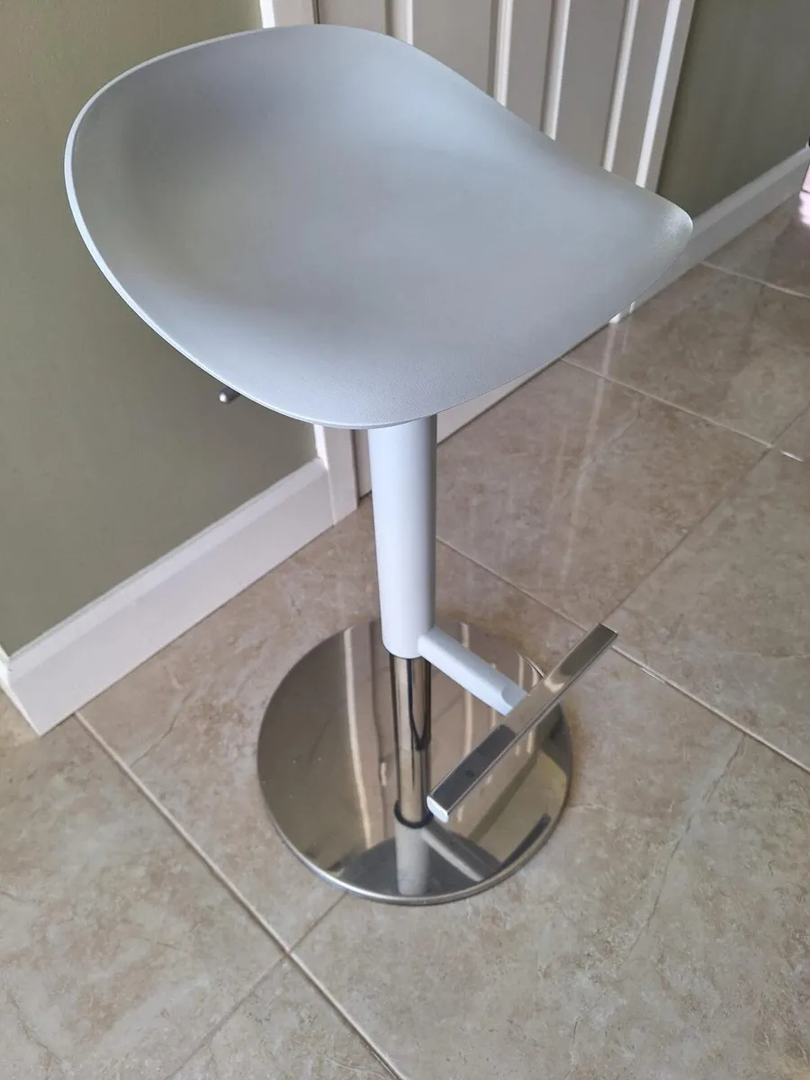 Bar/ island stools x3 - Image 1