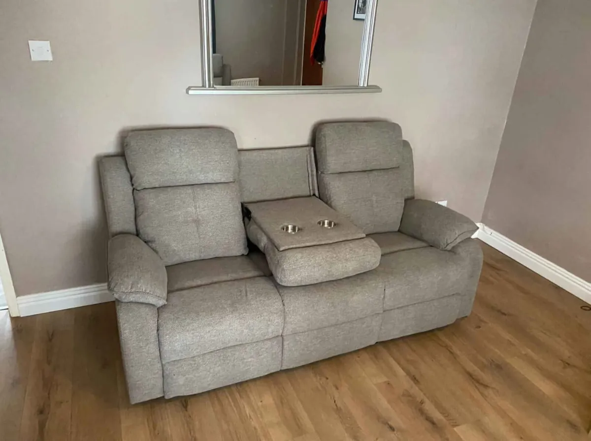 Light brown 3+2 recliner sofa suite couch set - Image 1