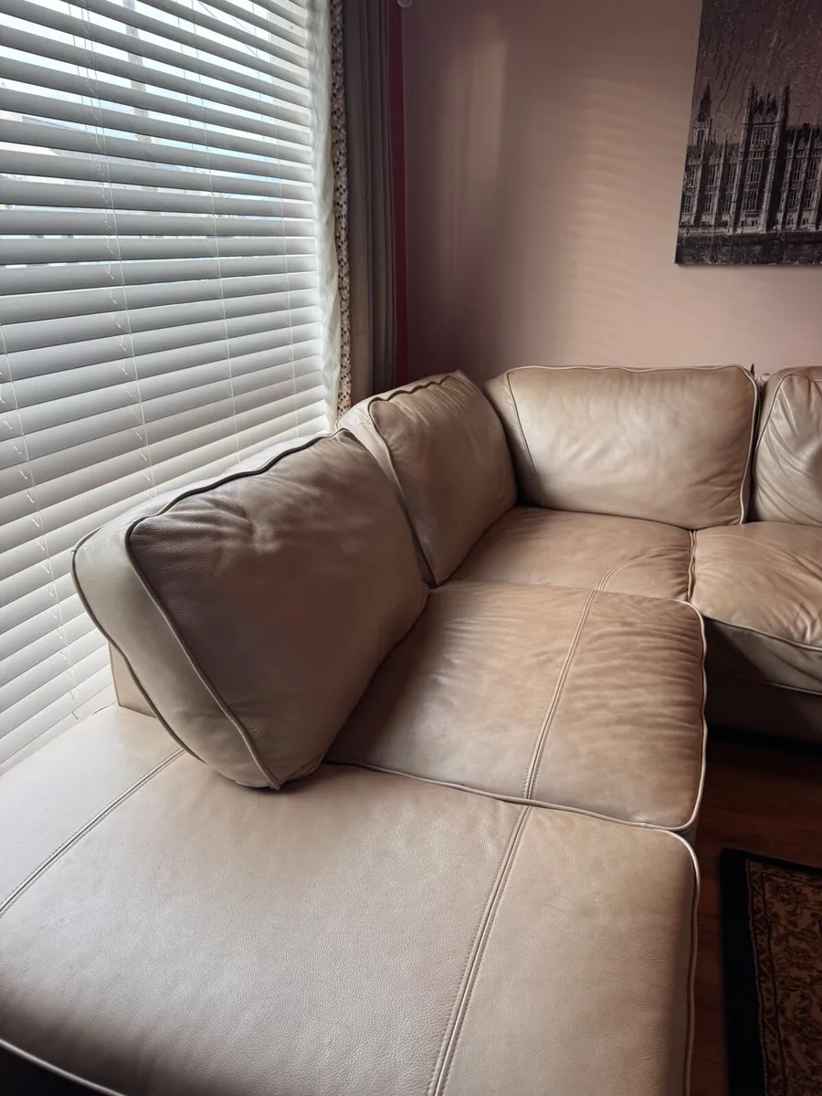 Leather L shaped couch - Image 1