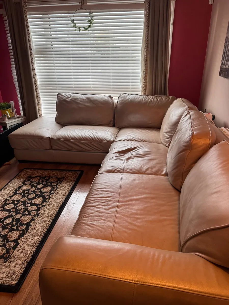 Leather L shaped couch - Image 2