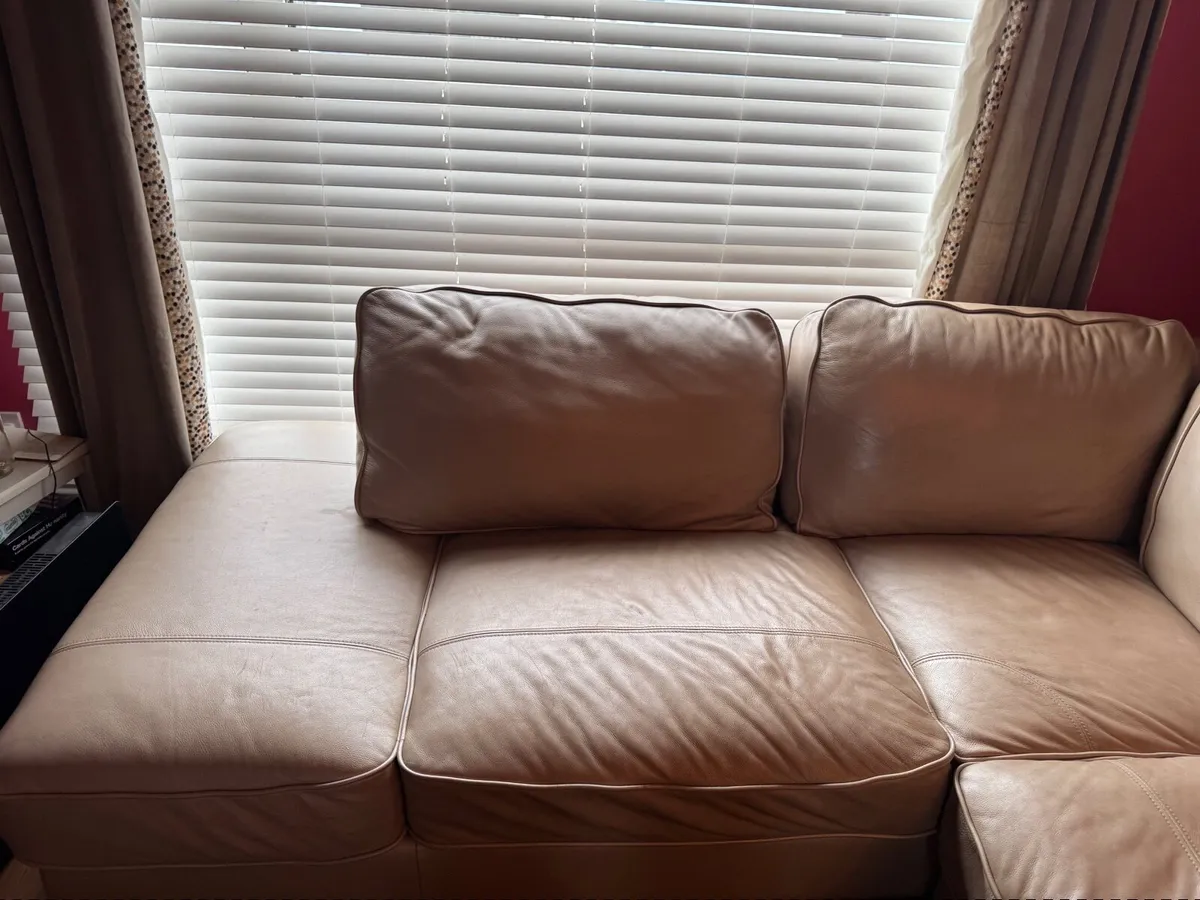 Leather L shaped couch - Image 4