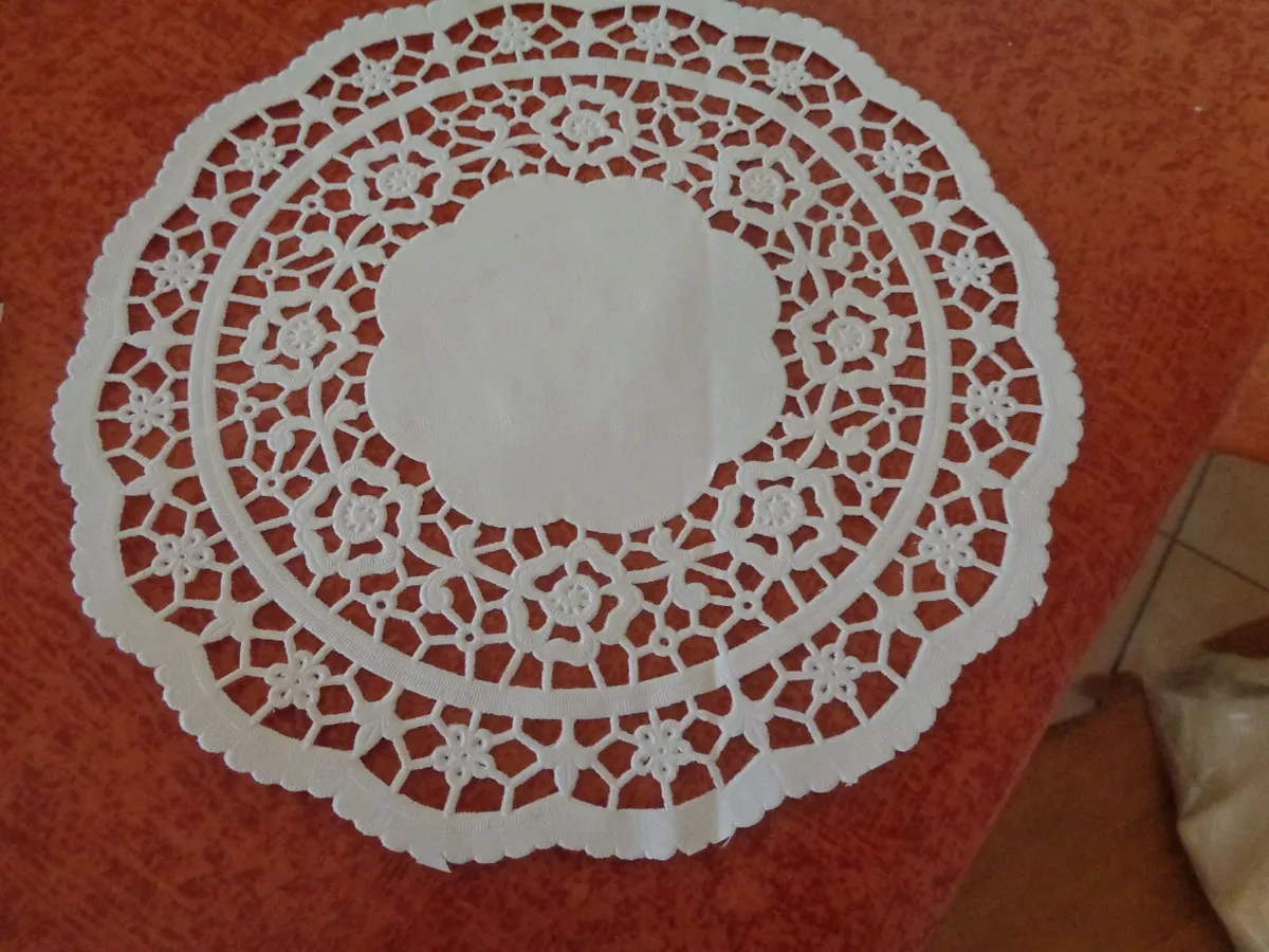 Selection of Paper Doiles for Sale - Image 3