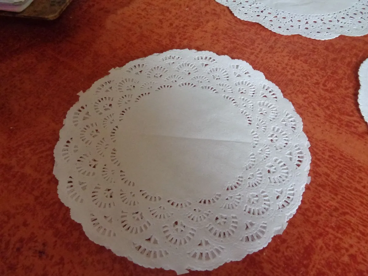 Selection of Paper Doiles for Sale - Image 2