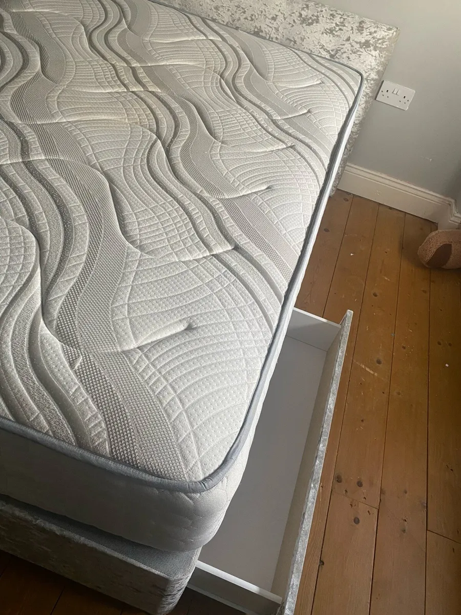 Double Bed - Image 2