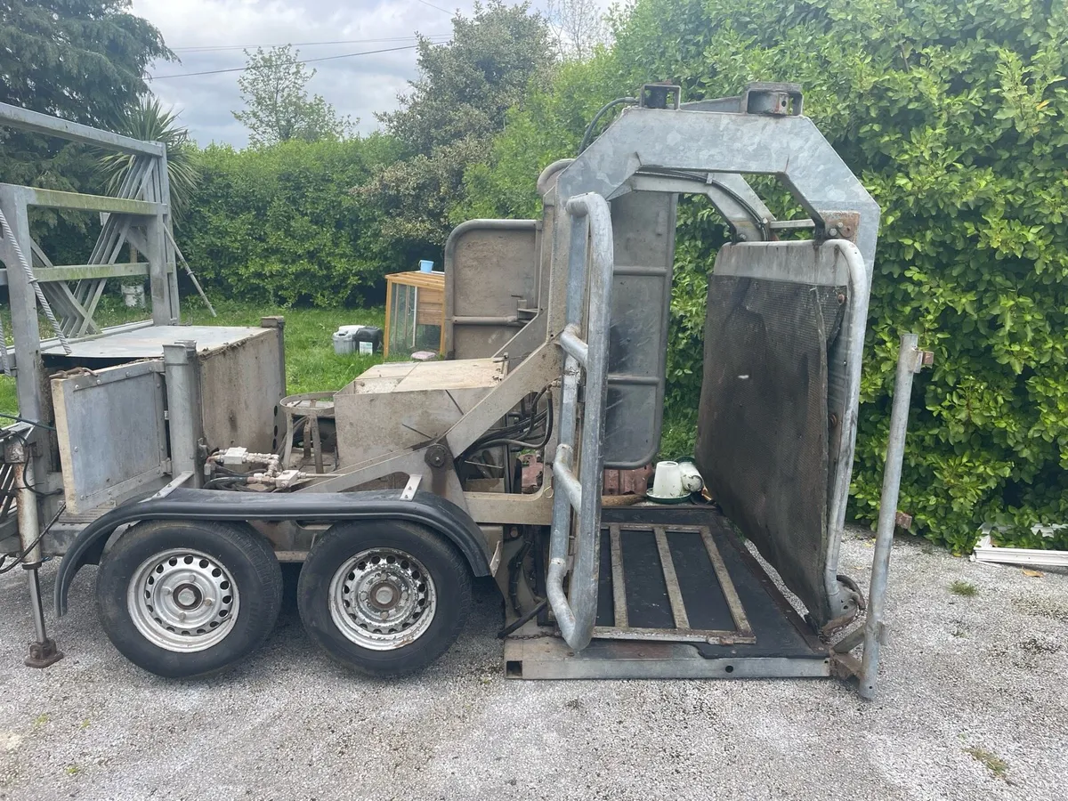 Hoof Trimming Crate - Image 4