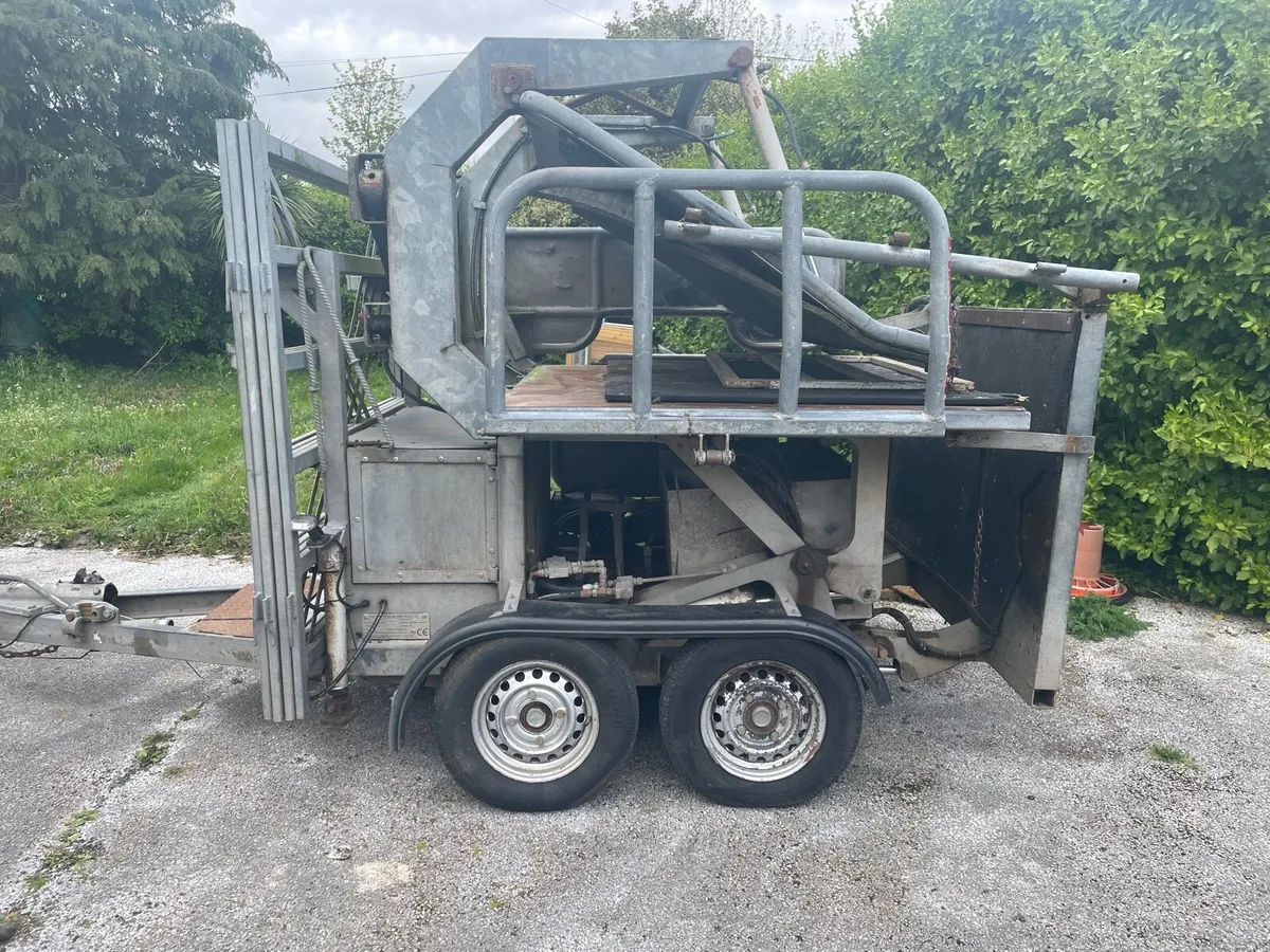 Hoof Trimming Crate - Image 2