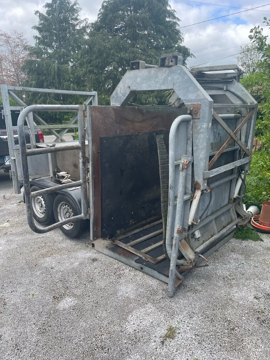 Hoof Trimming Crate - Image 3