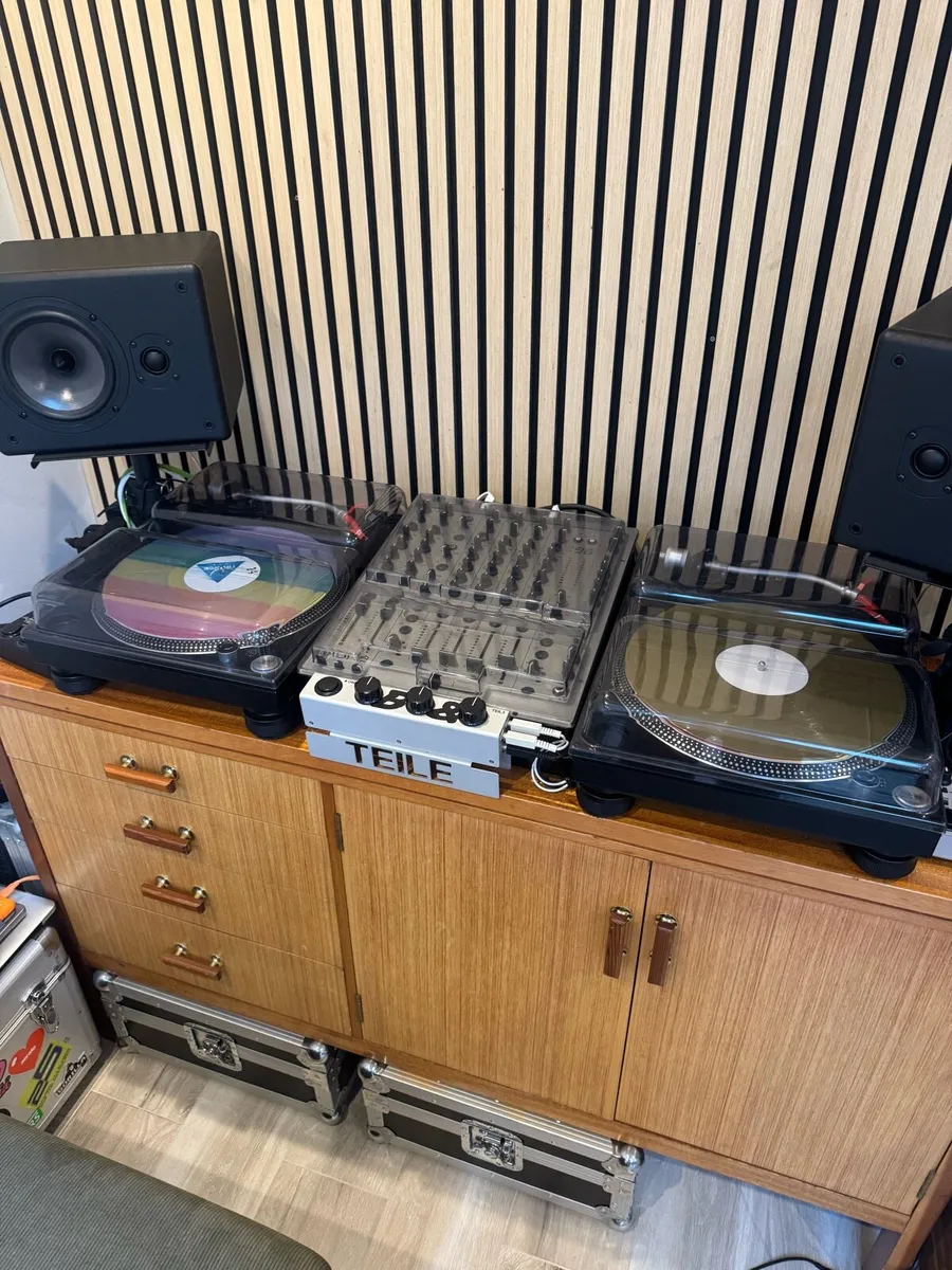 2 Pioneer Plx 1000 with flight cases & deck savers