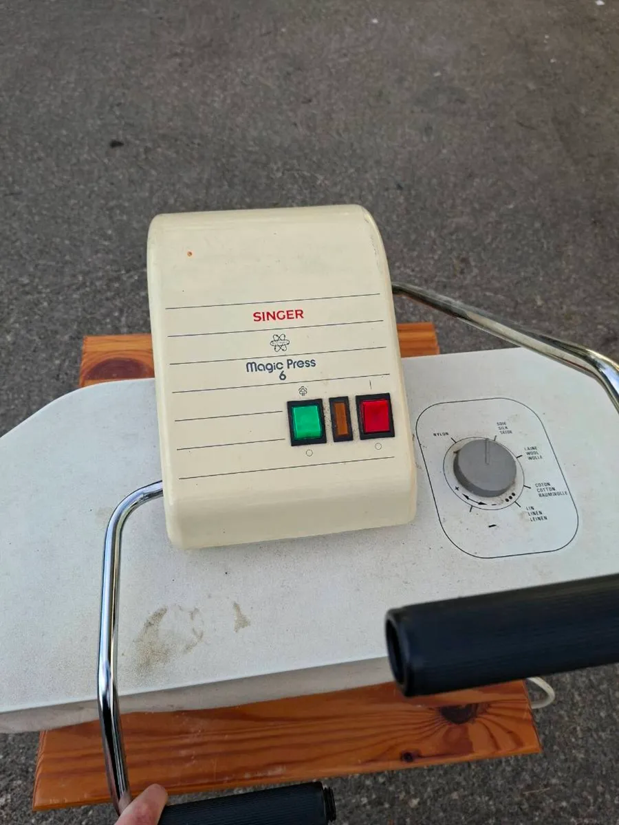 Singer Press Iron - Image 1
