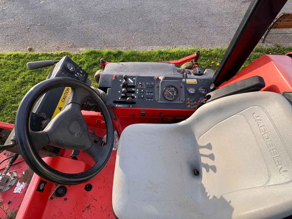 Jacobsen turf mower with Kubota engine - Image 3
