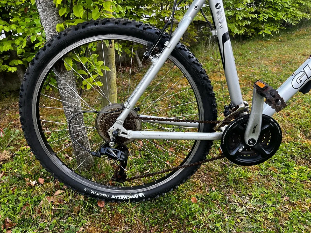 GIANT ALUXX 6000 ( Large Frame ) - Image 2