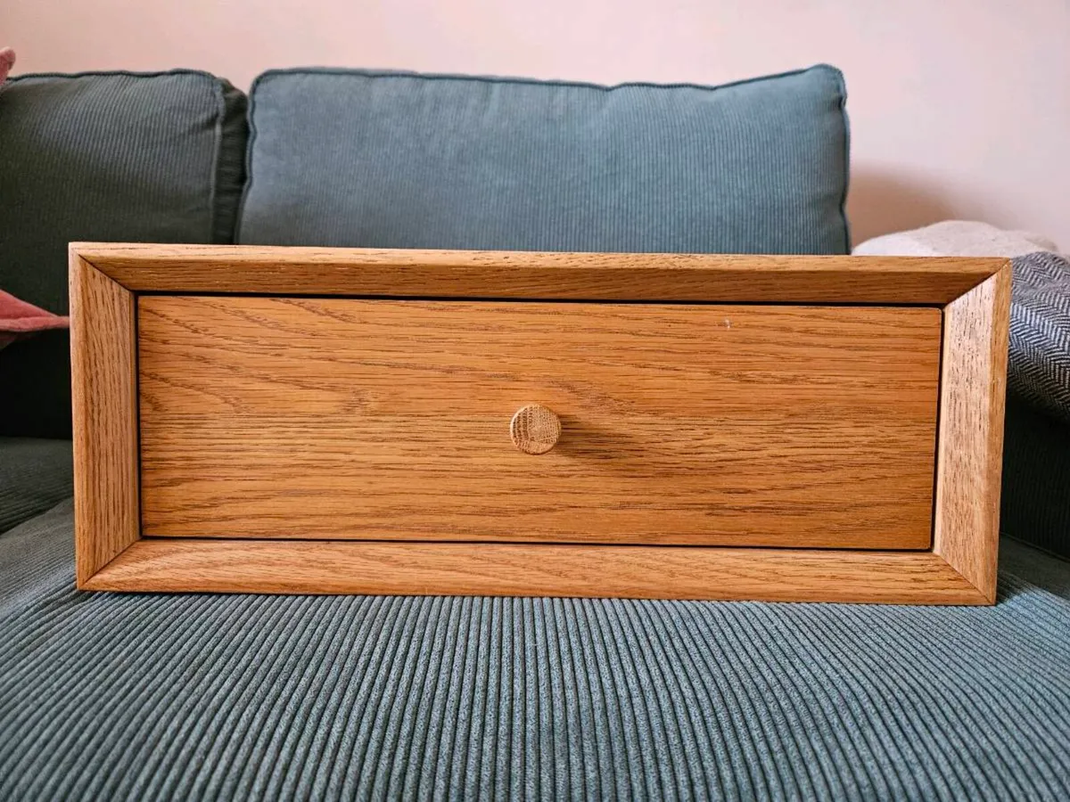 Floating bedside table - Image 2