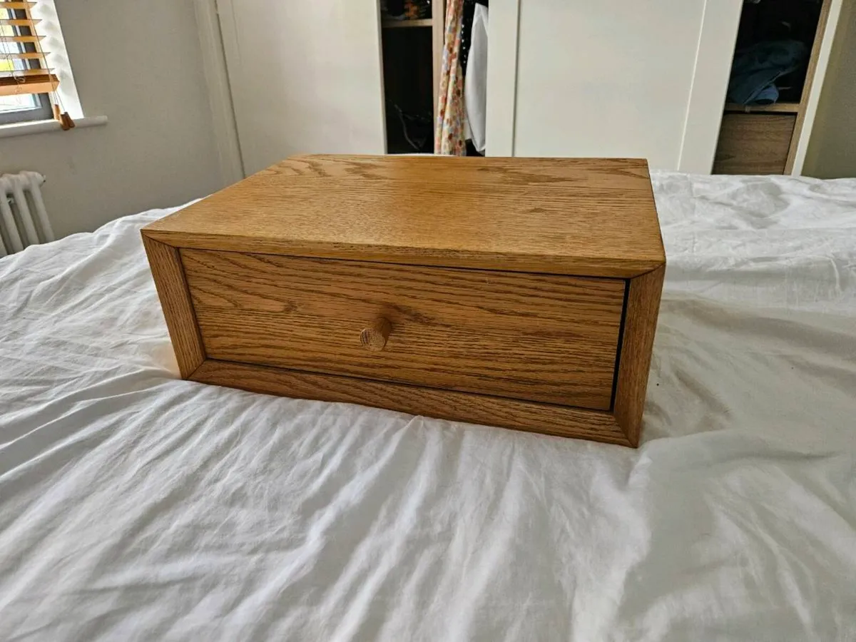 Floating bedside table - Image 1