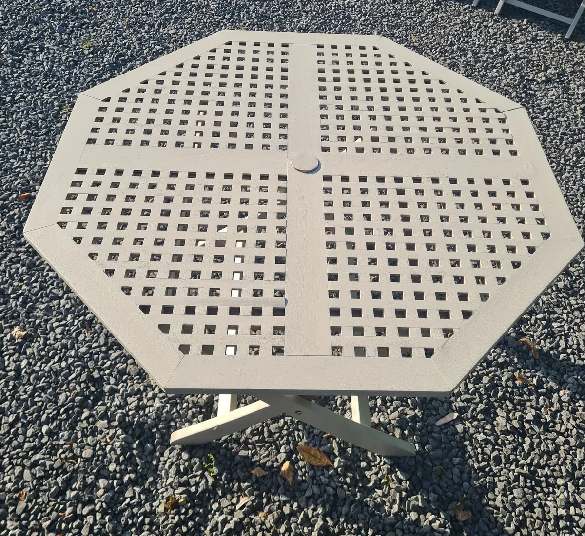 Garden table and chairs - Image 1