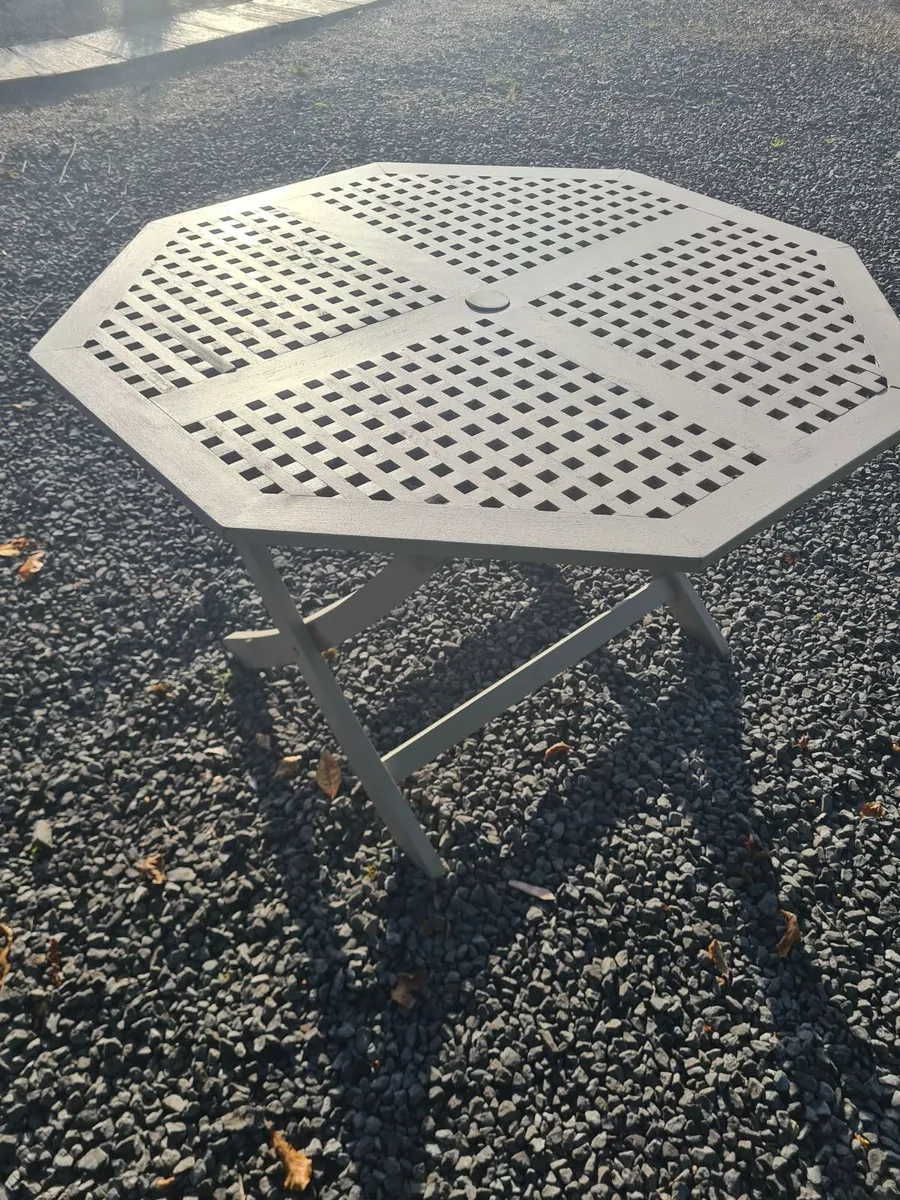 Garden table and chairs - Image 3