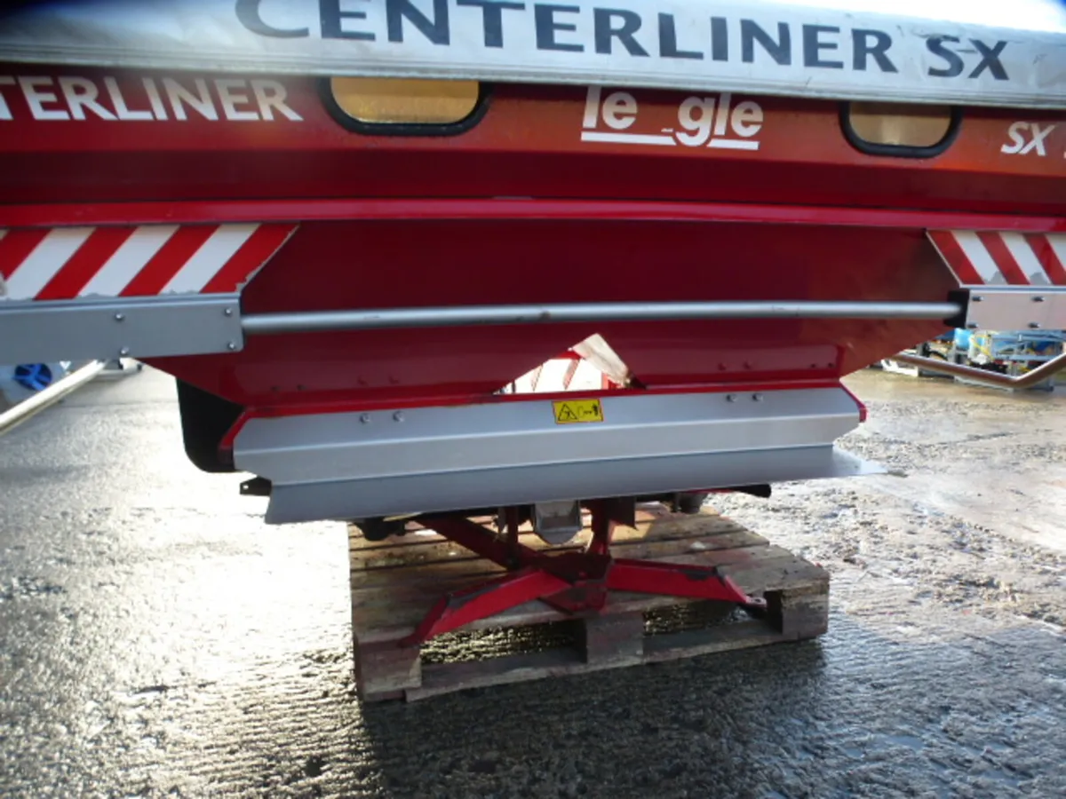 Centerliner SX Fertiliser Spreader - Image 4