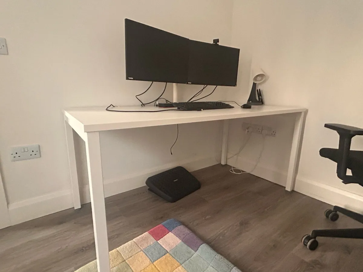White office / home office desk - Image 1