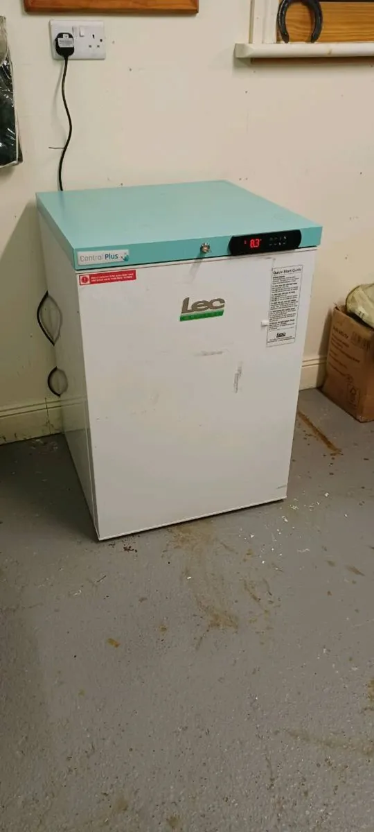 Medical fridge - Image 1
