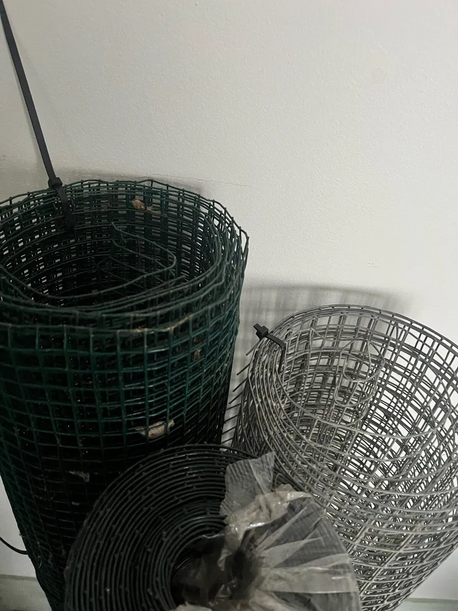 Three rolls of wire mesh - Image 3