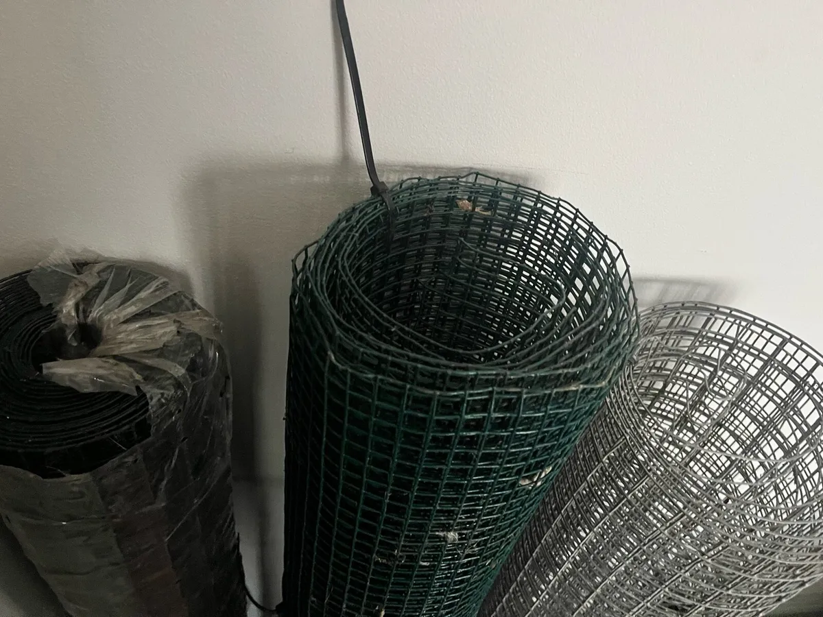 Three rolls of wire mesh - Image 4