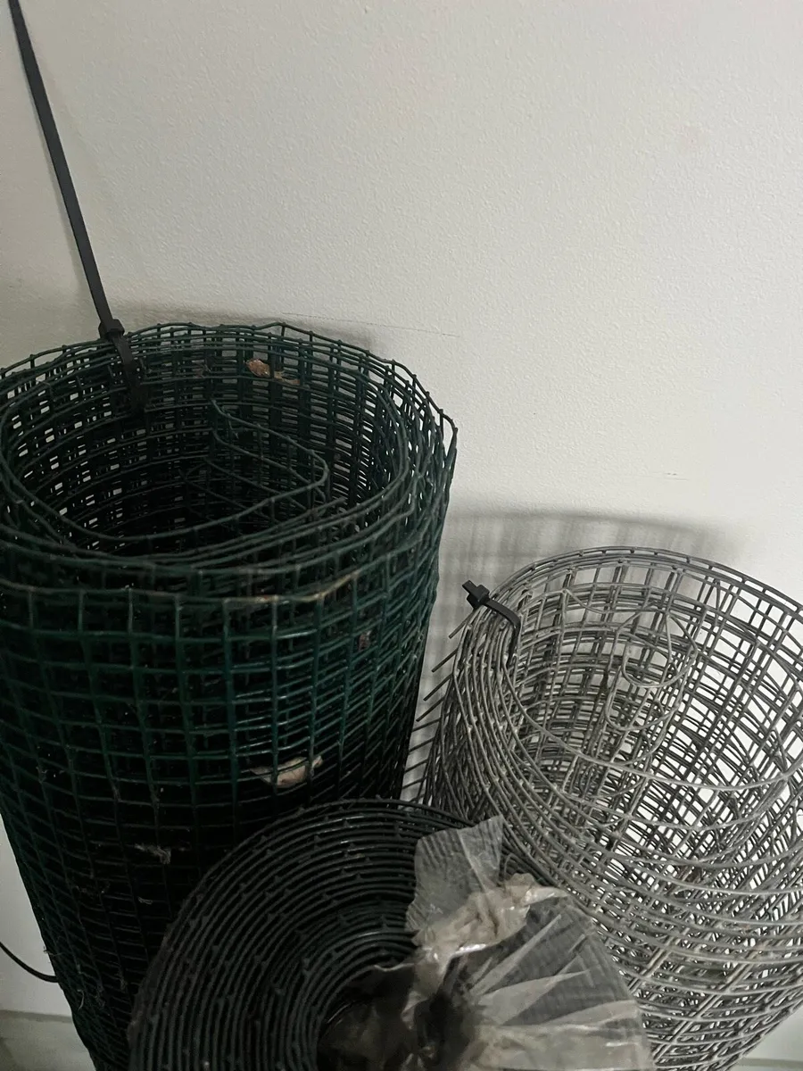 Three rolls of wire mesh - Image 2