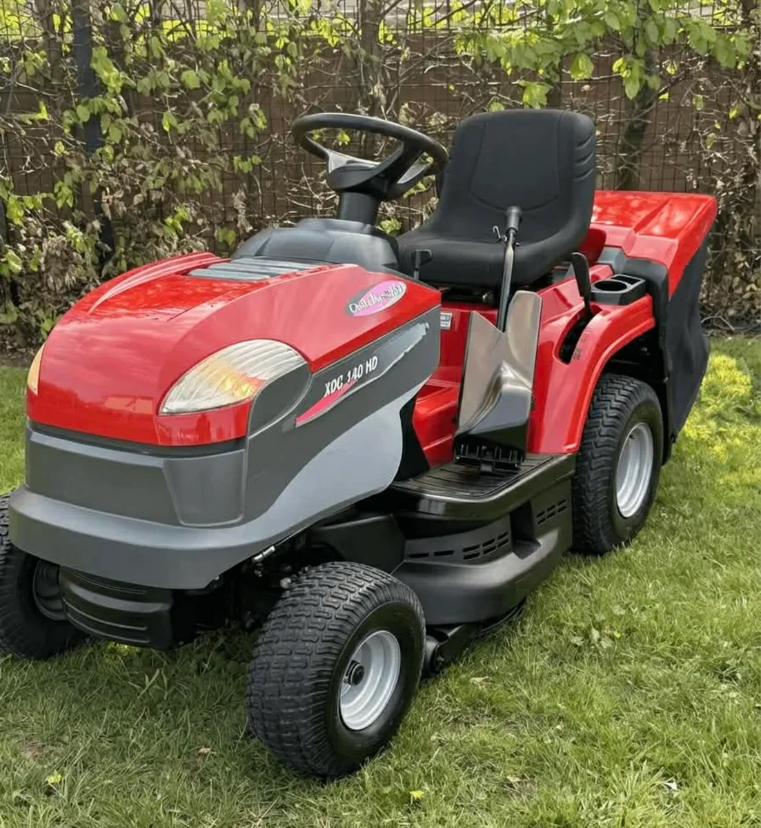 Castlegarden ride on mower - Image 3