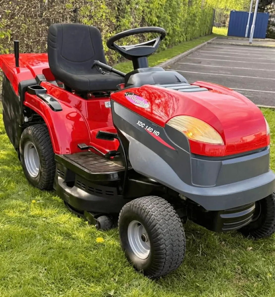 Castlegarden ride on mower - Image 4
