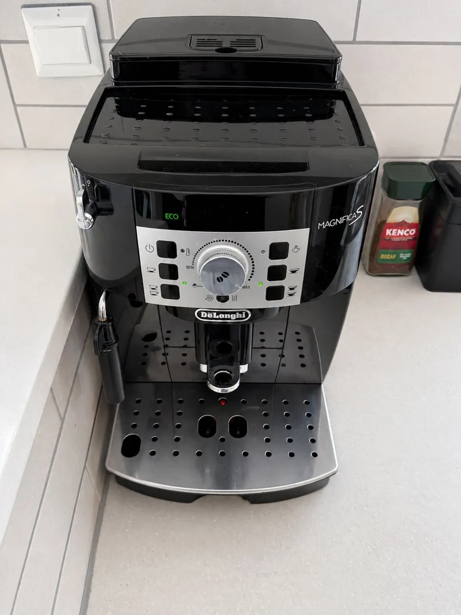 De’Longhi Magnifica S Bean-to-Cup Coffee Machine - Image 1