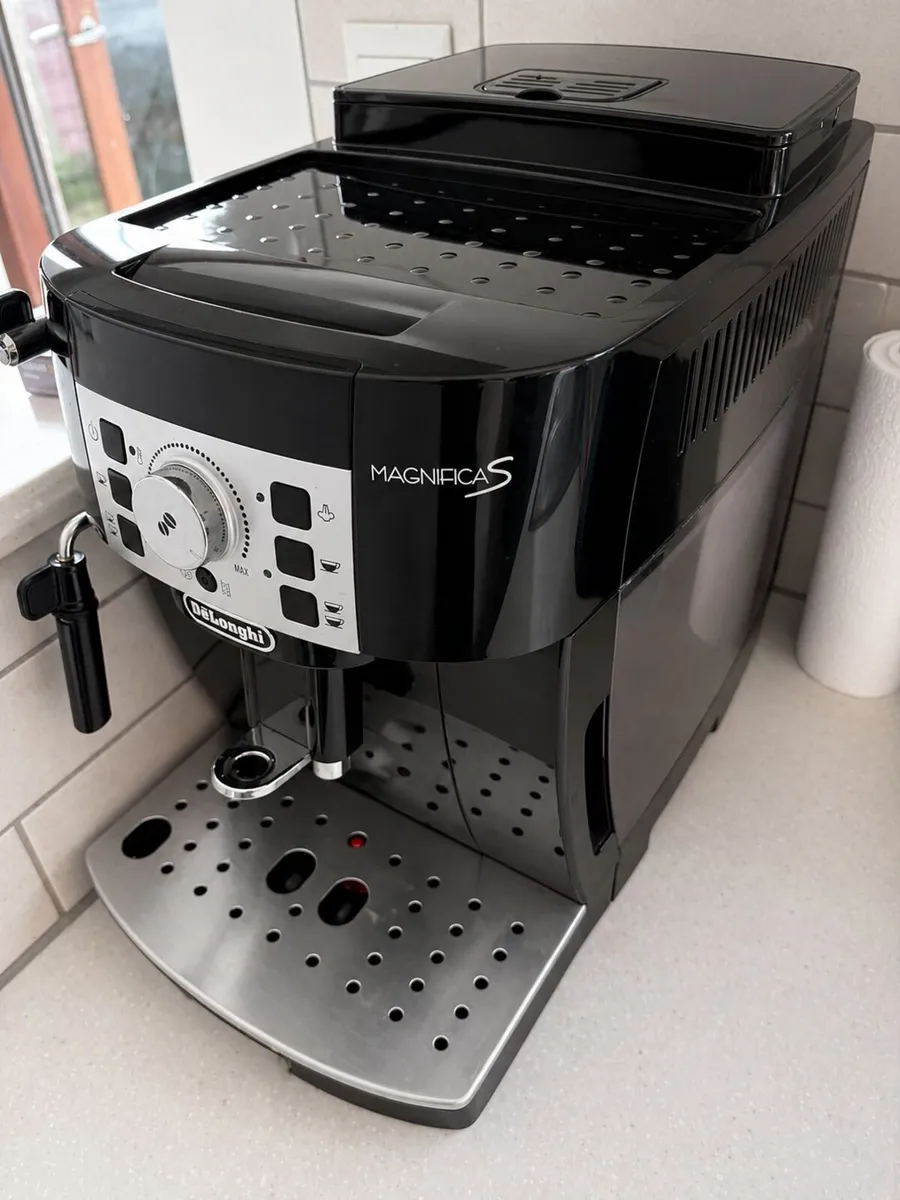 De’Longhi Magnifica S Bean-to-Cup Coffee Machine - Image 2