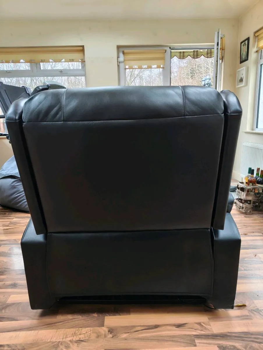 Leather riser reclining chair - Image 3