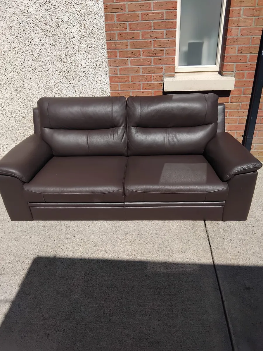 3 seater couch - Image 1