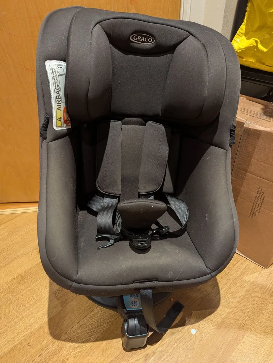 Baby car seat - Graco Turn2Me - Image 1