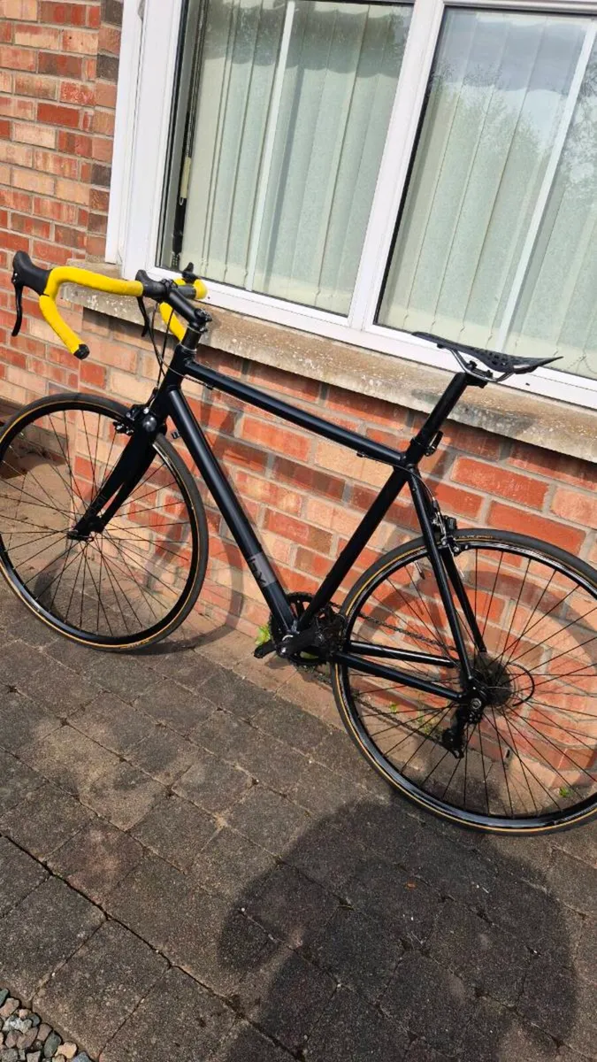 Road racing bike - Image 1