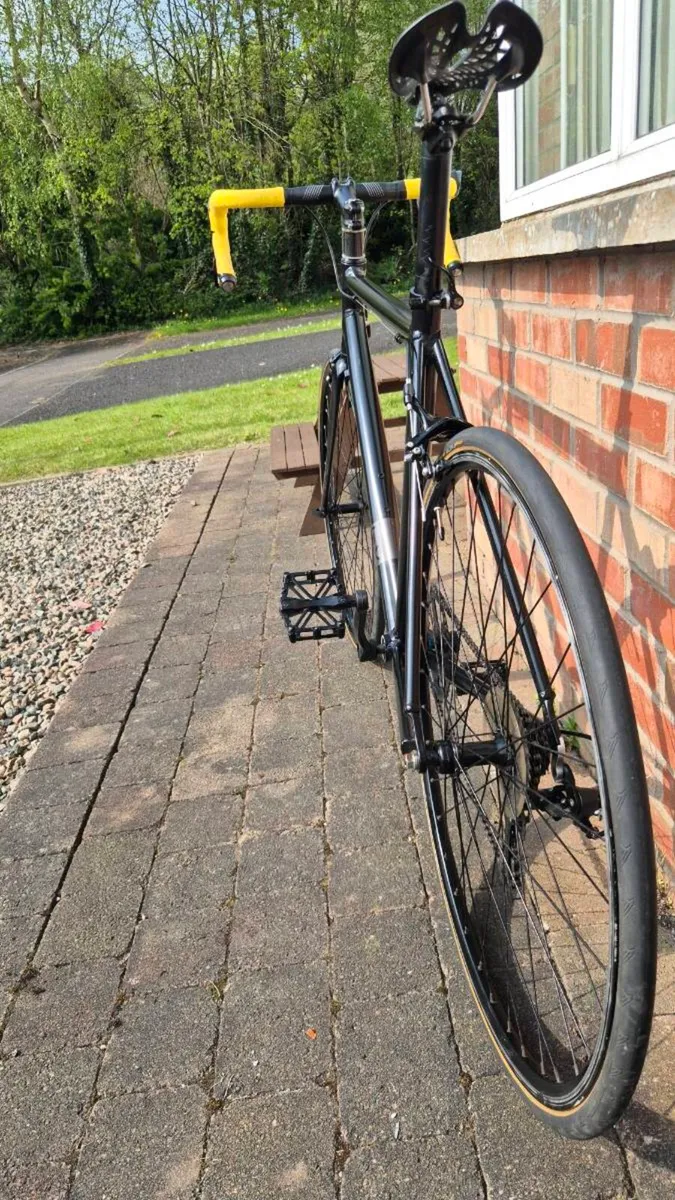 Road racing bike - Image 4