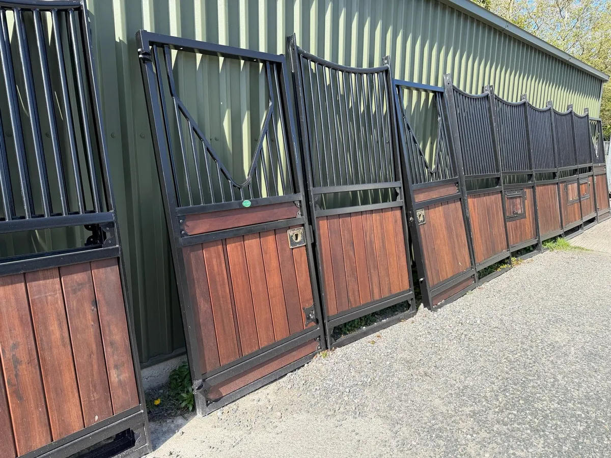 🩸Auction 8 Monarch Luxury Internal Stable🩸 - Image 2