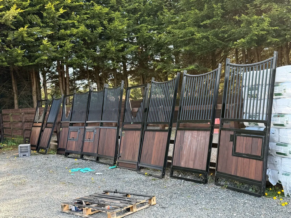 🩸Auction 8 Monarch Luxury Internal Stable🩸 - Image 3