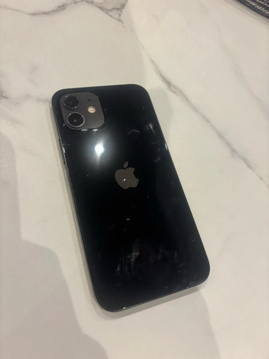 iPhone 12 - Image 4