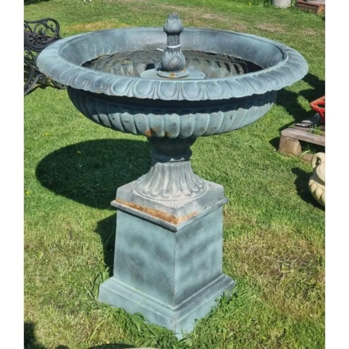 Large Toulouse Urn Fountain CH-R-1798 - Image 1