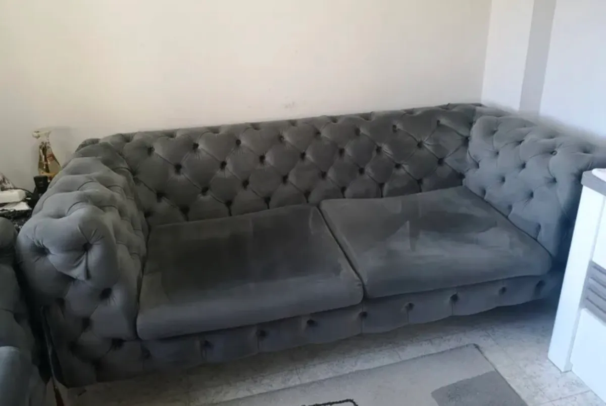 Chesterfield sofa - Image 1