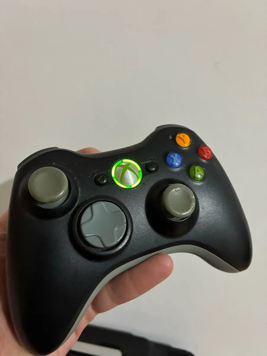 Xbox 360 Pro 120Gb + Controller + 4 Games - Image 3