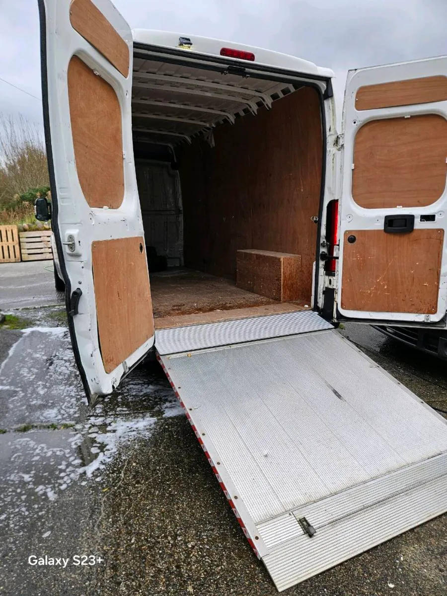 2017 Citreon Relay H2L3 with tail lift - Image 1