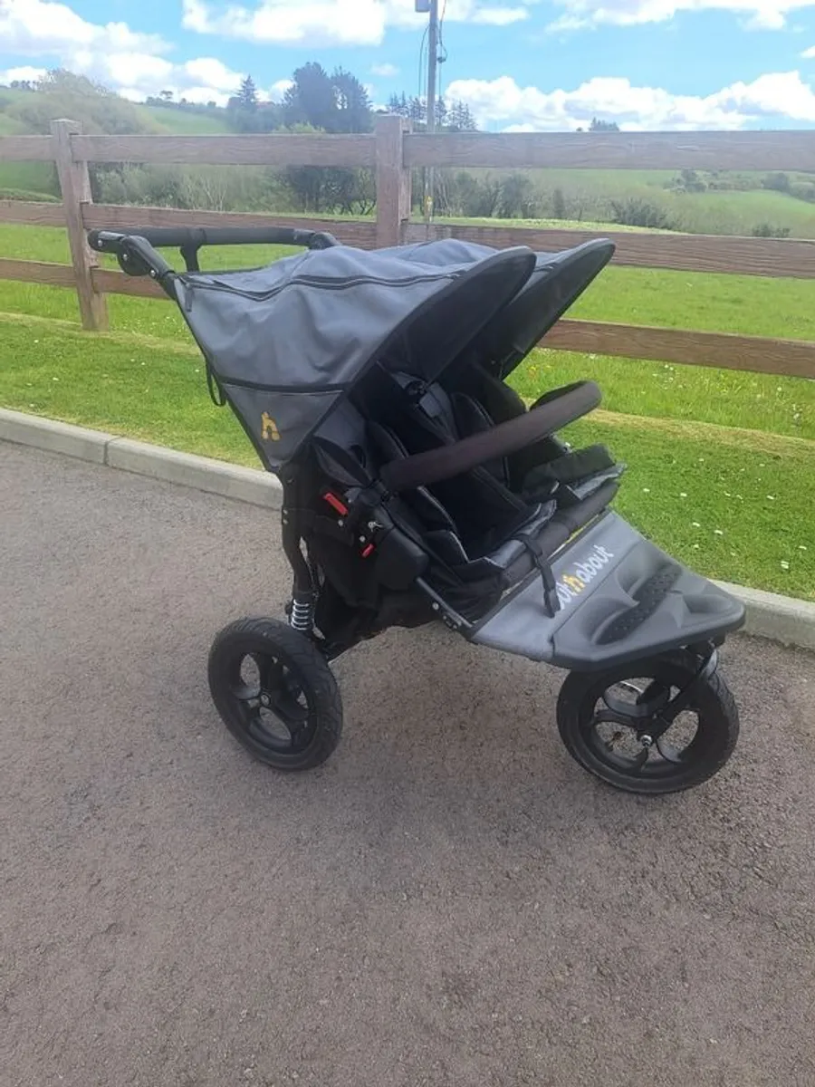 Out n about v4 - Image 2