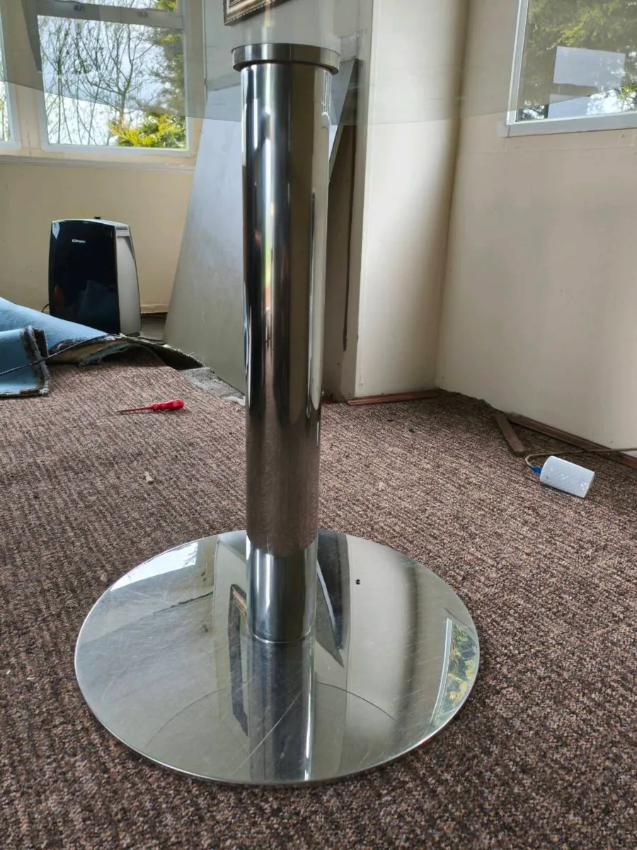 Beautiful oval glass kitchen table, like new - Image 2