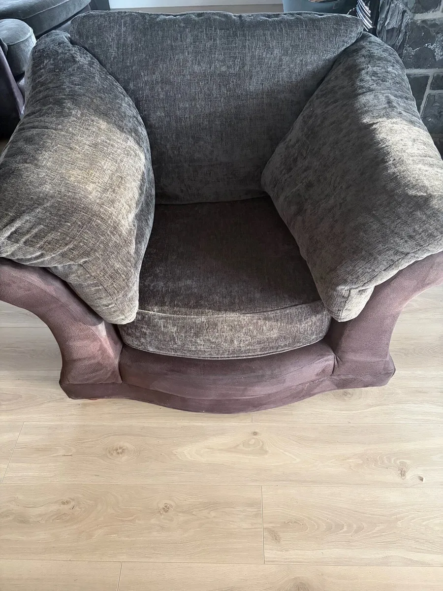 Armchairs x 2 - Image 1