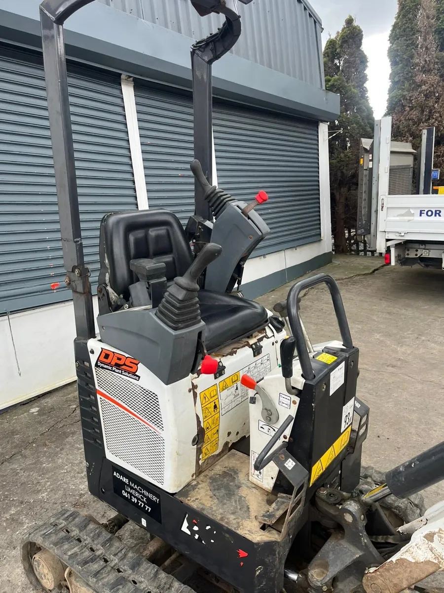 Bobcat E10 mini digger - Image 4