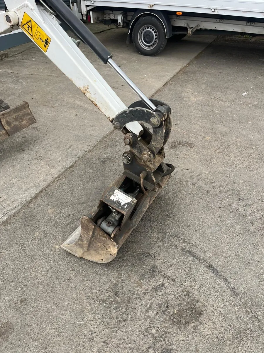 Bobcat E10 mini digger - Image 3
