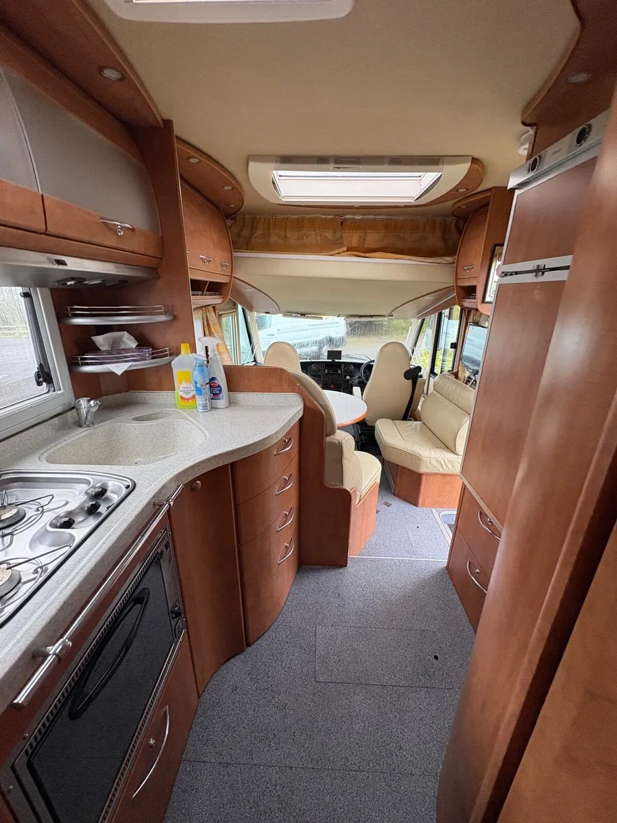 Carthago Chic 2007 RV - Image 4