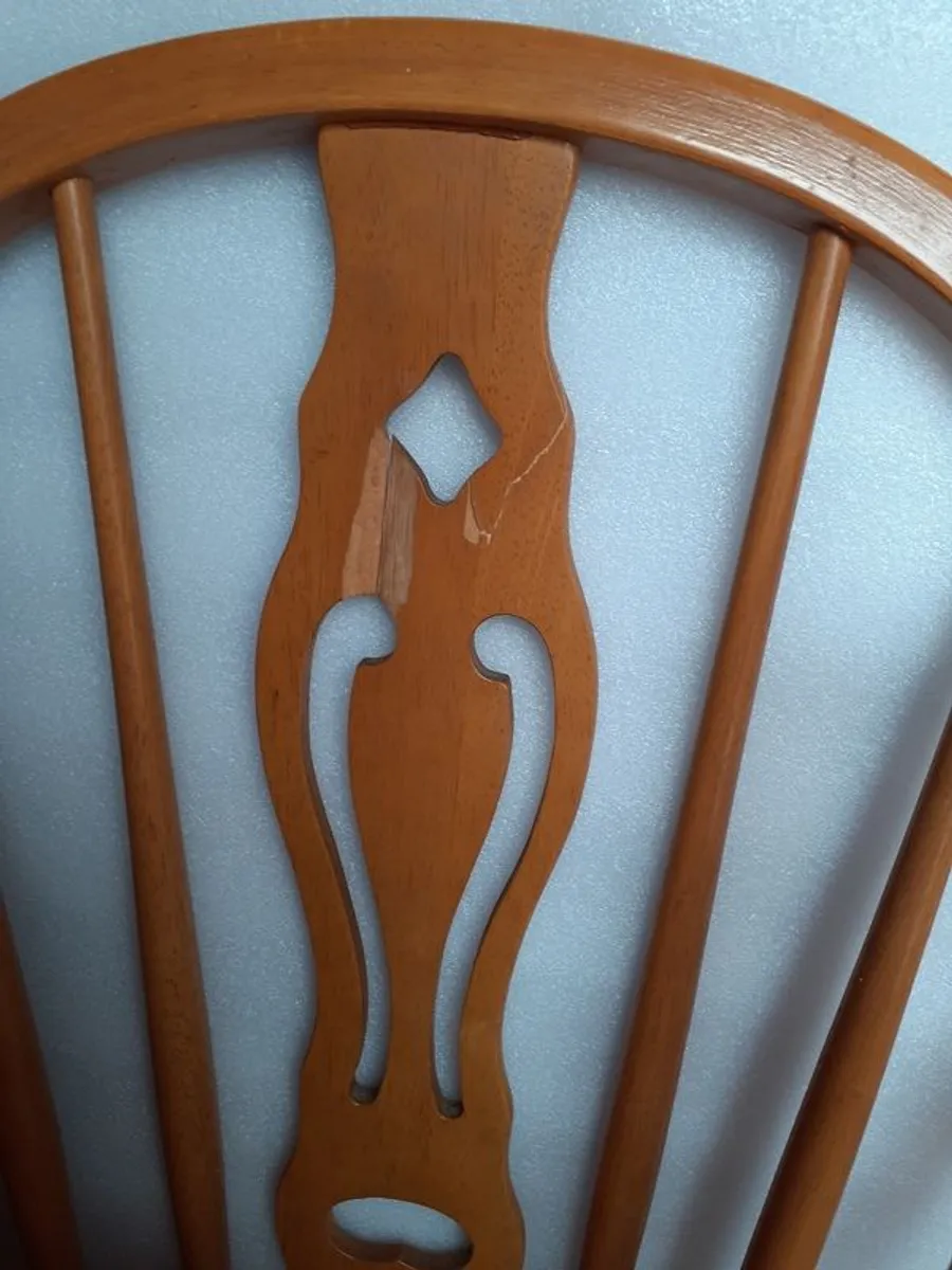 Kitchen table and chairs - Image 3