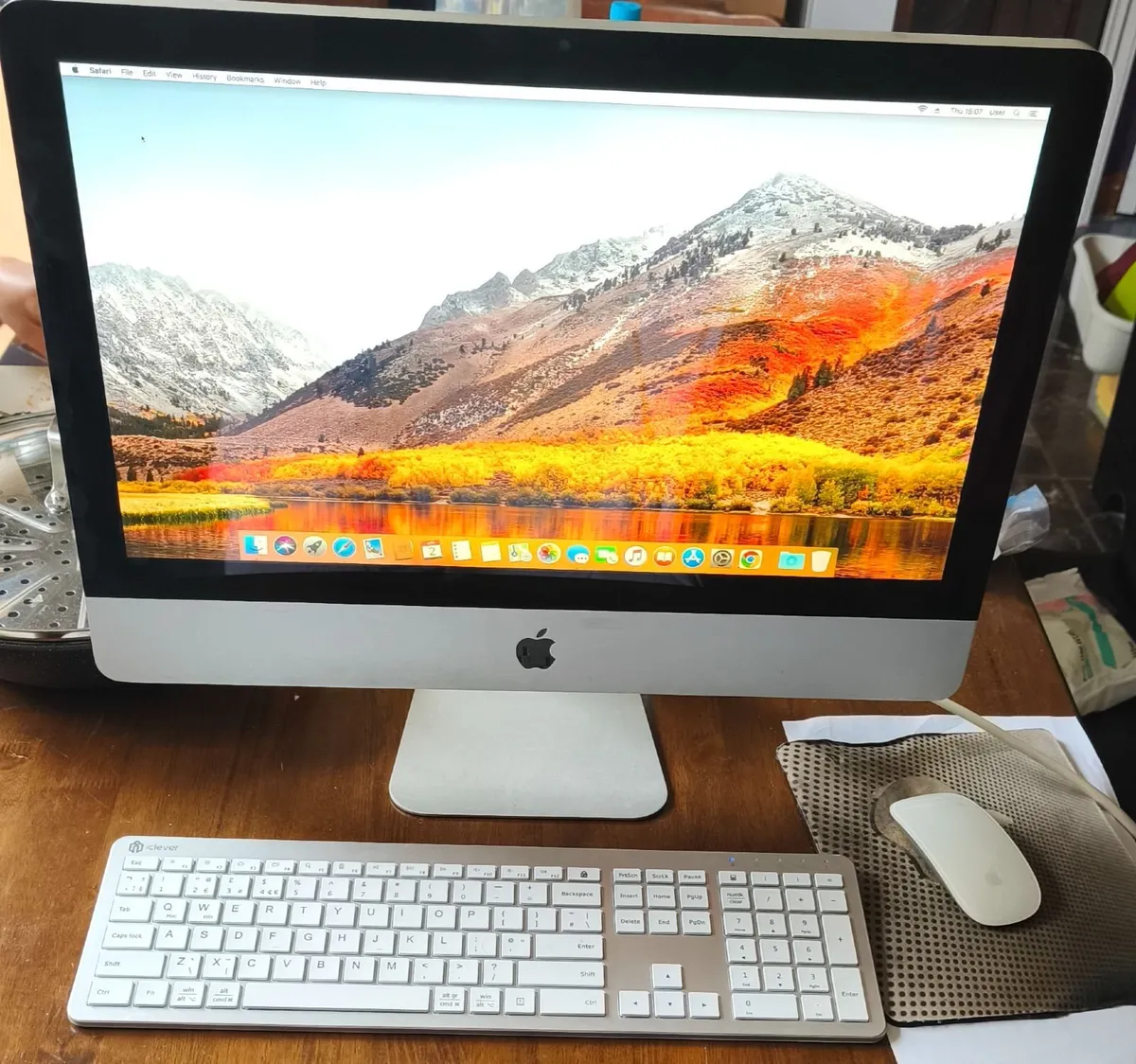 iMac 21.5 desktop - Image 1