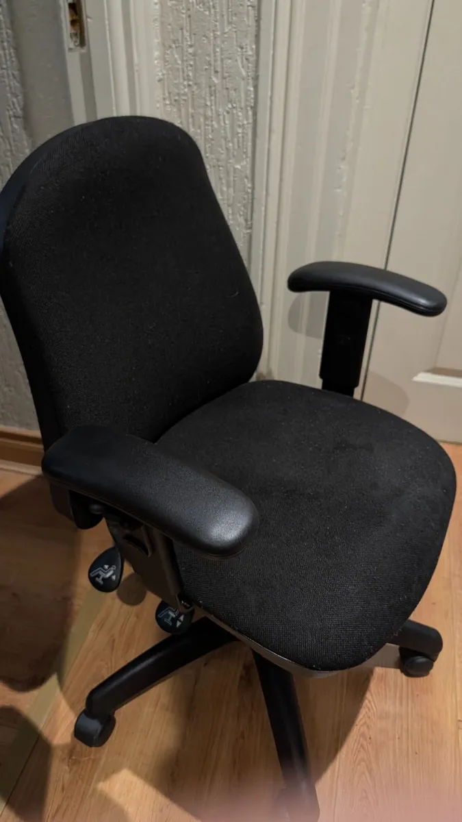 Office chair - Image 1